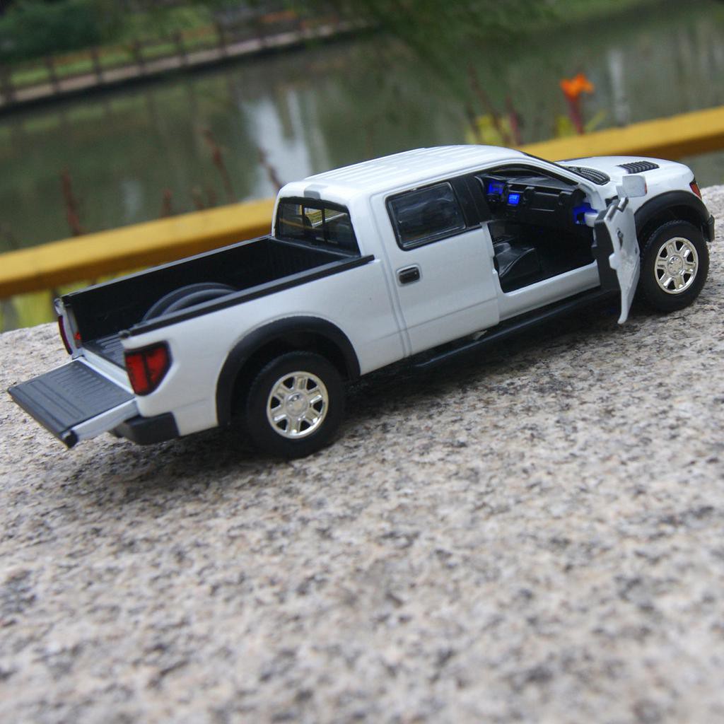 ford f 150 model toy truck