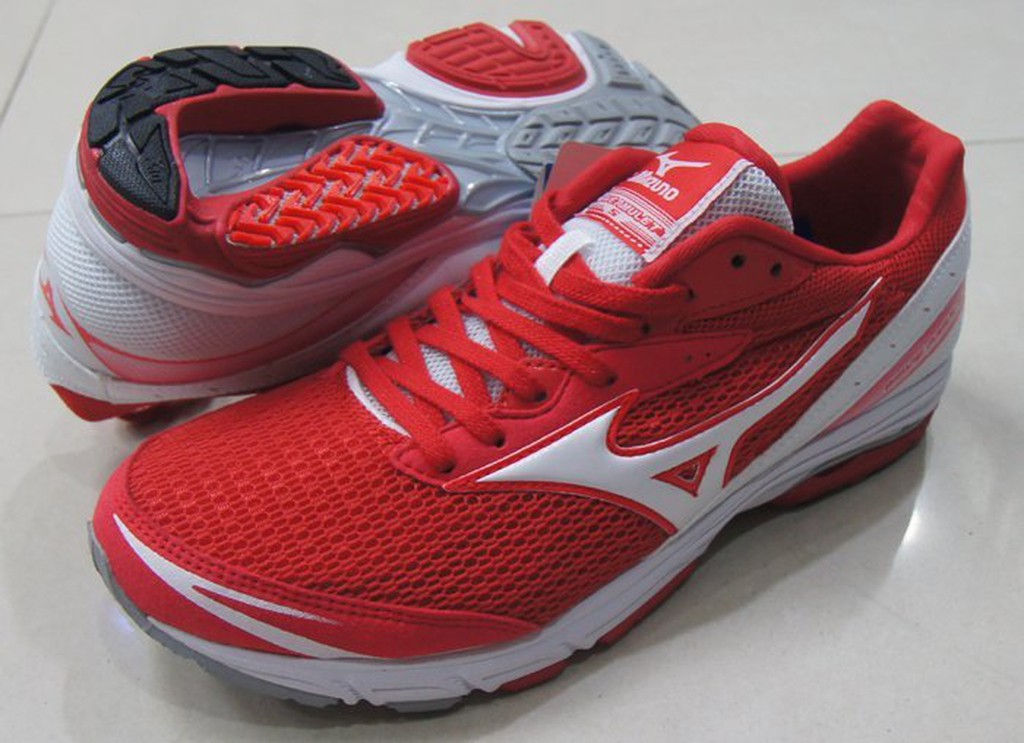 mizuno wave amulet 5