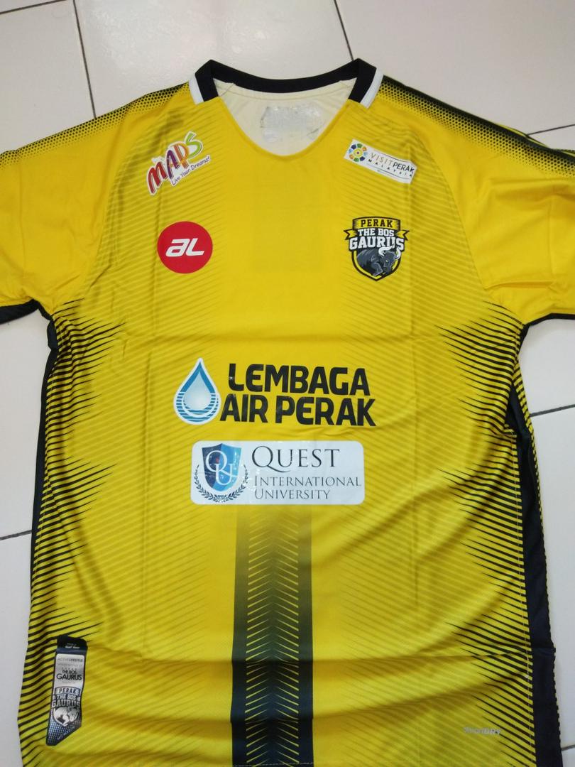 jersey merah perak 2018 - Christopher Howell