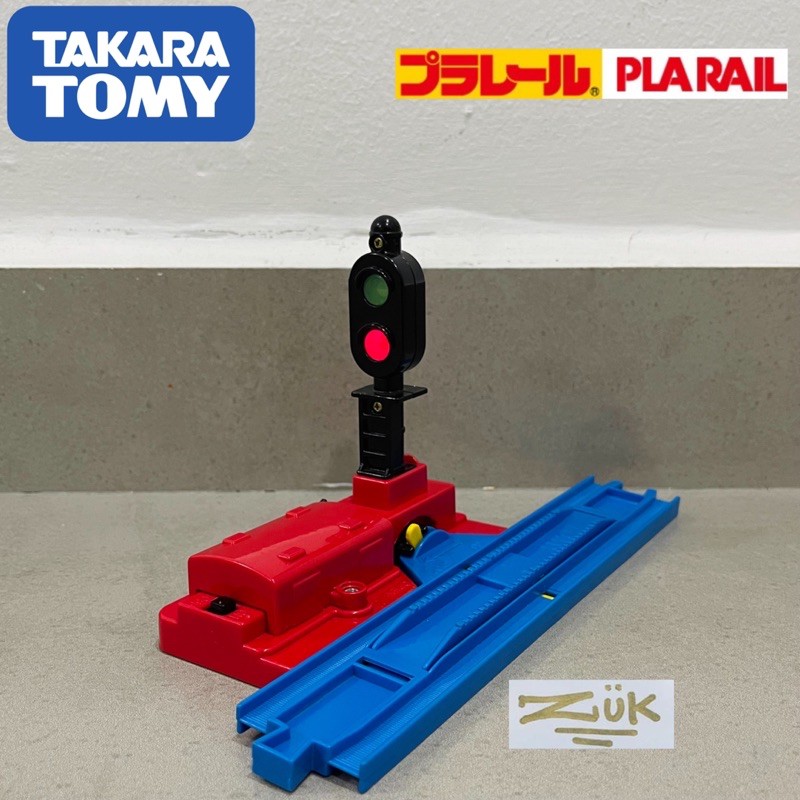 PREOWNED Genuine Takara Tomy Tomica Plarail Stop Light Shopee Malaysia