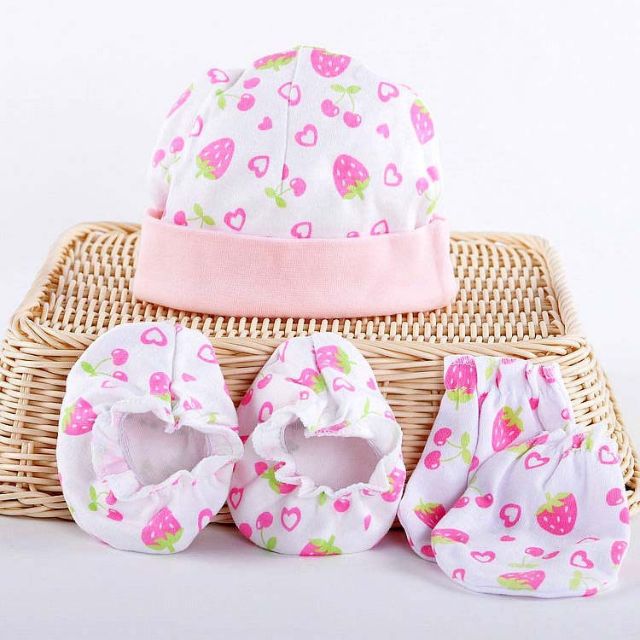 baby hat and socks set