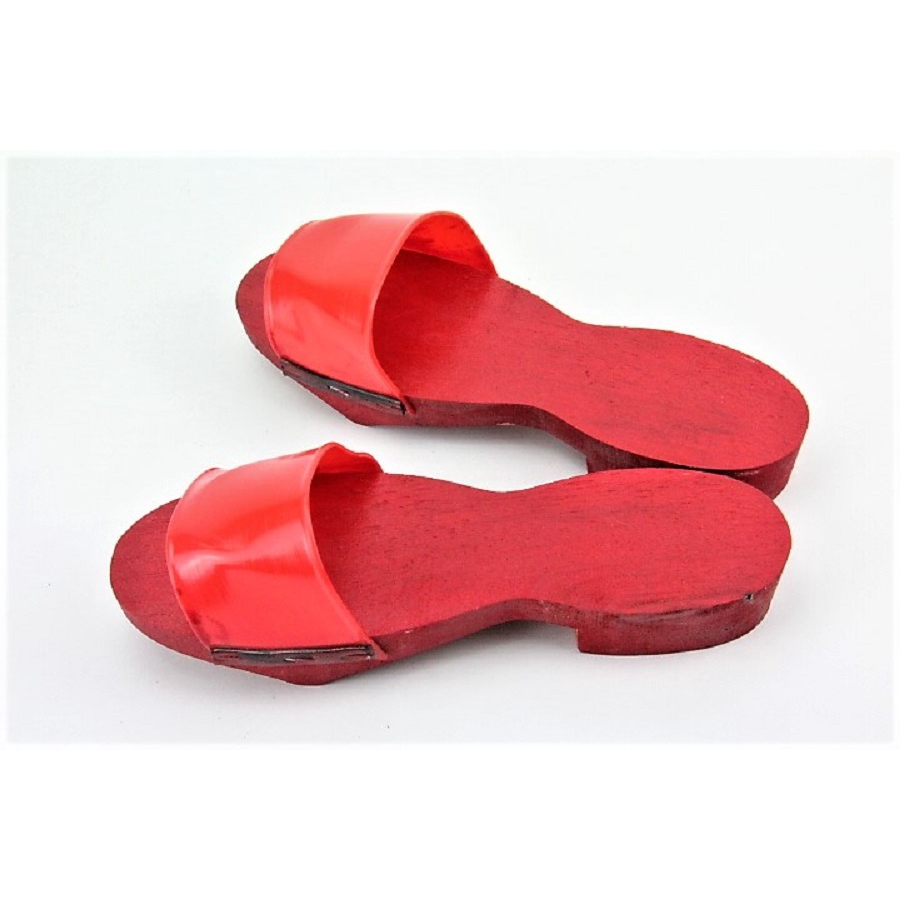 red clogs