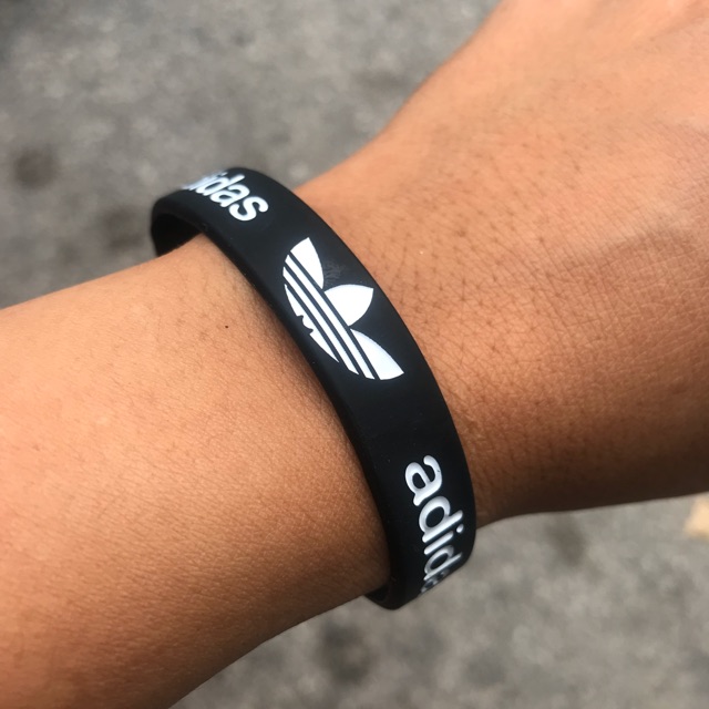 Foto hotsell gelang adidas