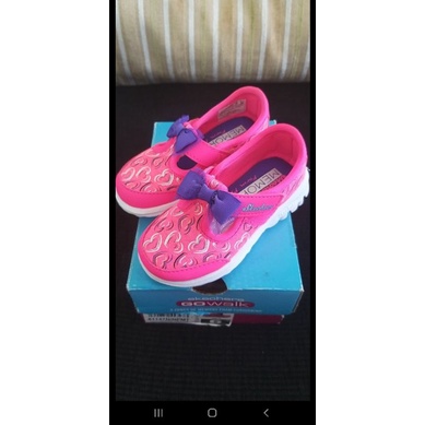 Sketchers girl shoes US 6