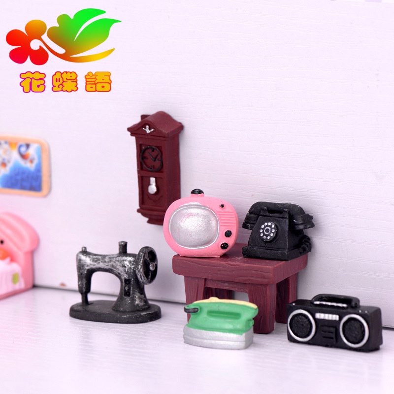 Doll House Mini Vintage Appliances Resin Black White Tv Radio Fan Wall Clock European Style Camera Decoration Gift Creative Ornaments