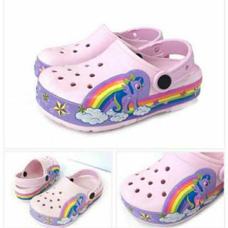 crocs pony