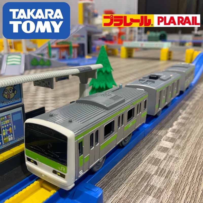 takara tomy train