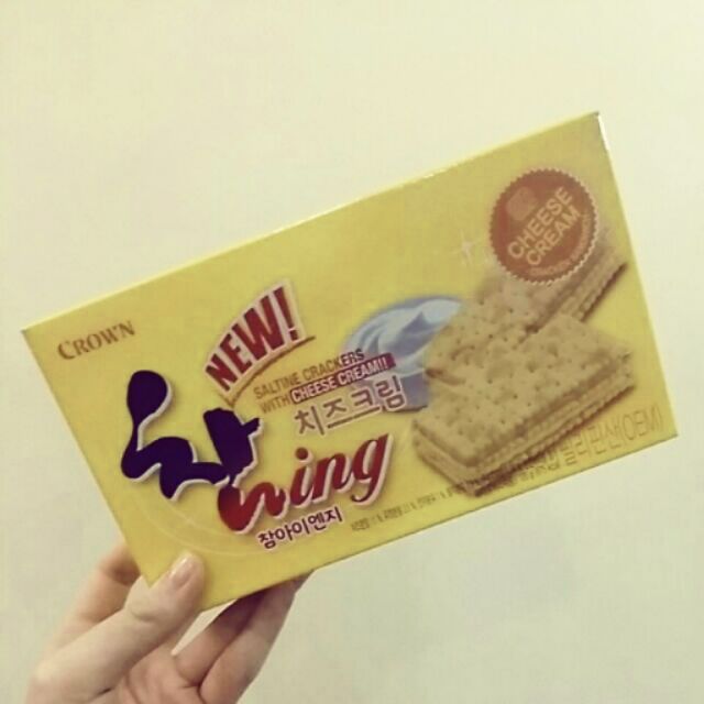 SHIN • KOREA CROWN SALTINE CRACKERS WITH CHEESE CREAM Shopee Malaysia