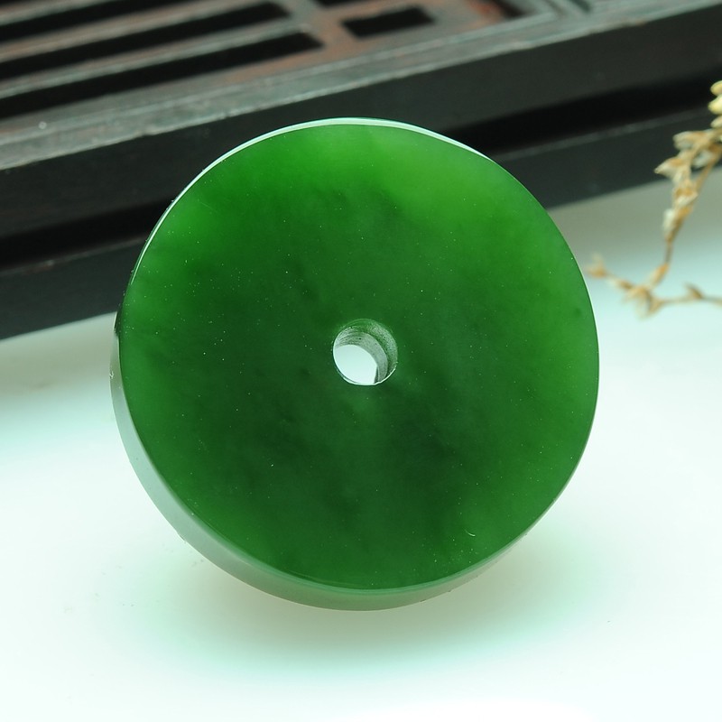 Jade Safe Clasp Pendant Necklace 