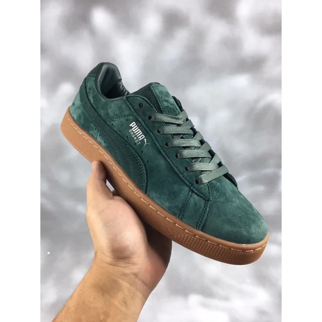 dark green pumas