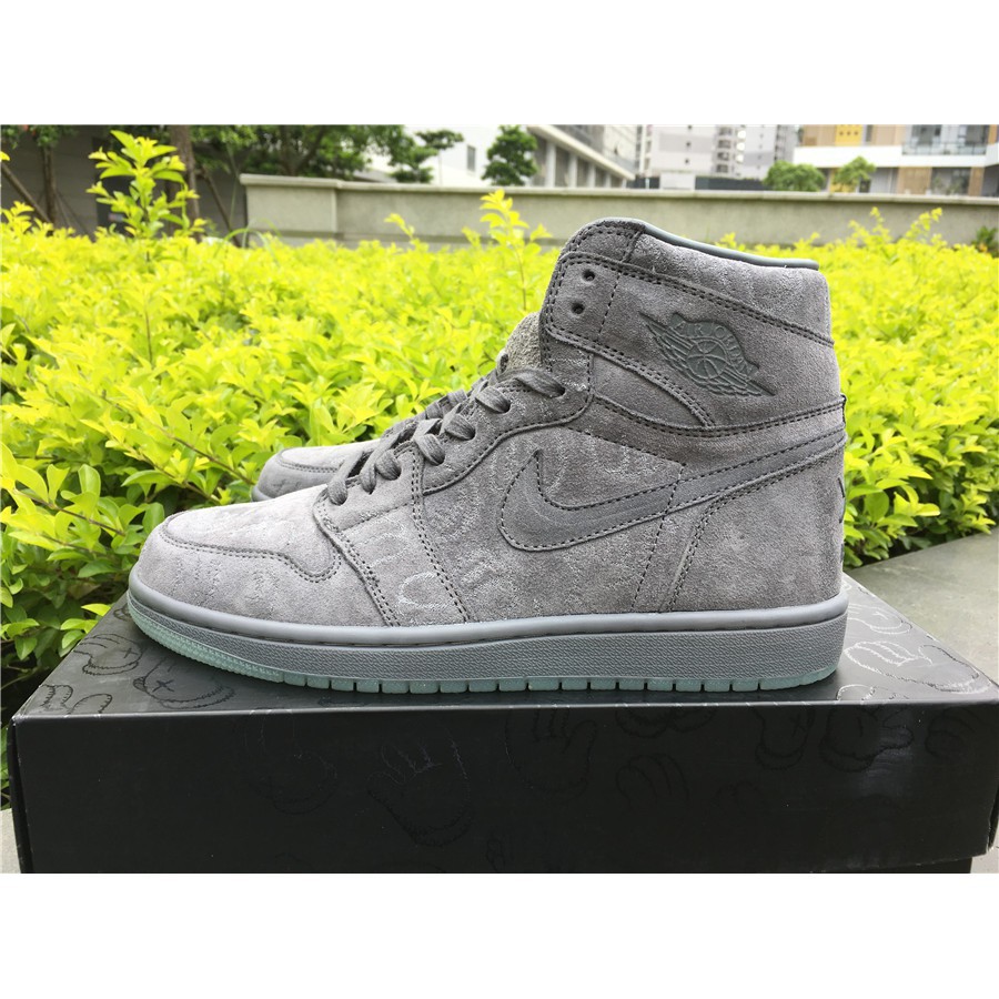 aj1 kaws