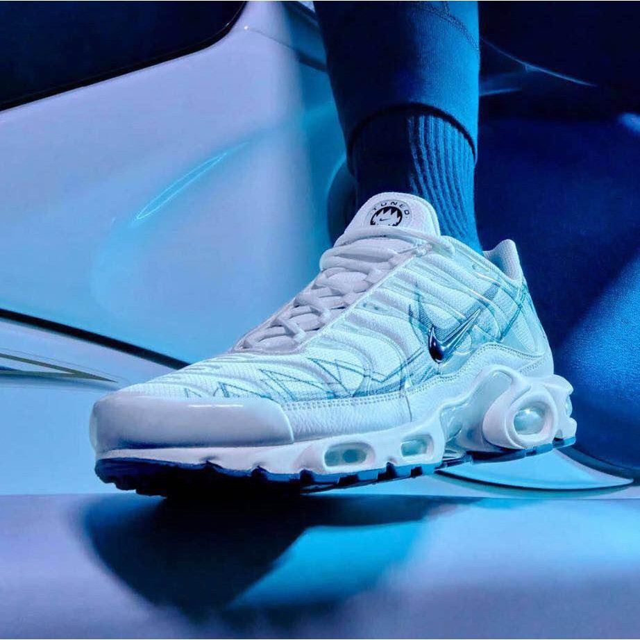 nike air max plus se shark