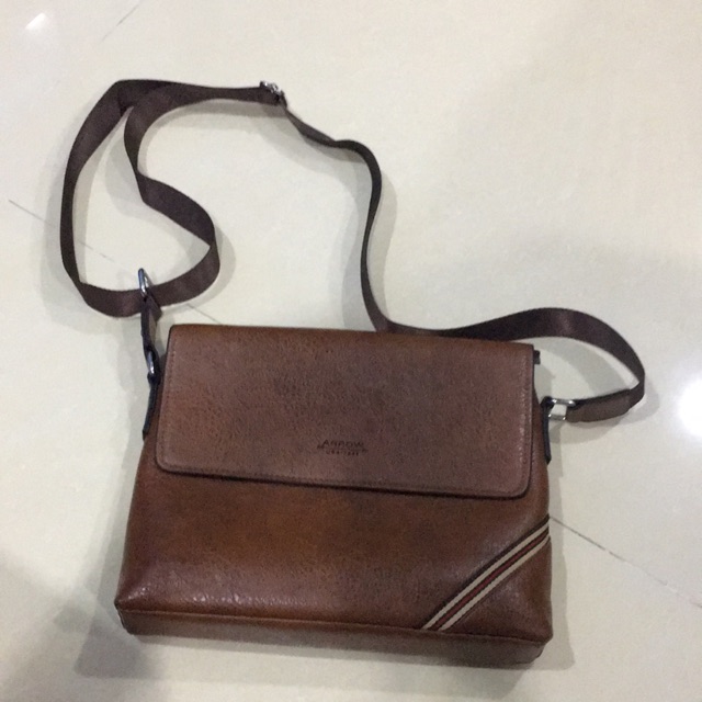 arrow sling bag