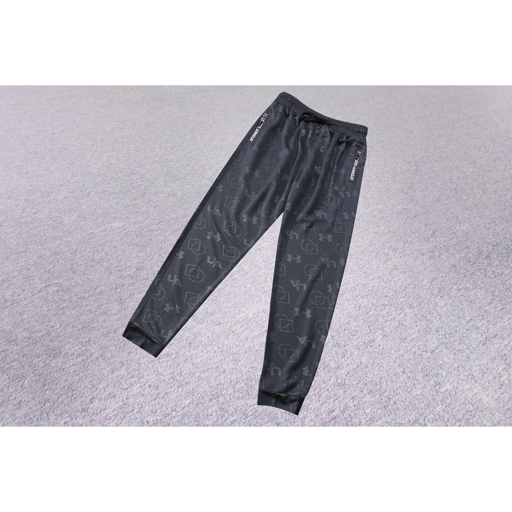 running trousers with zip pocket