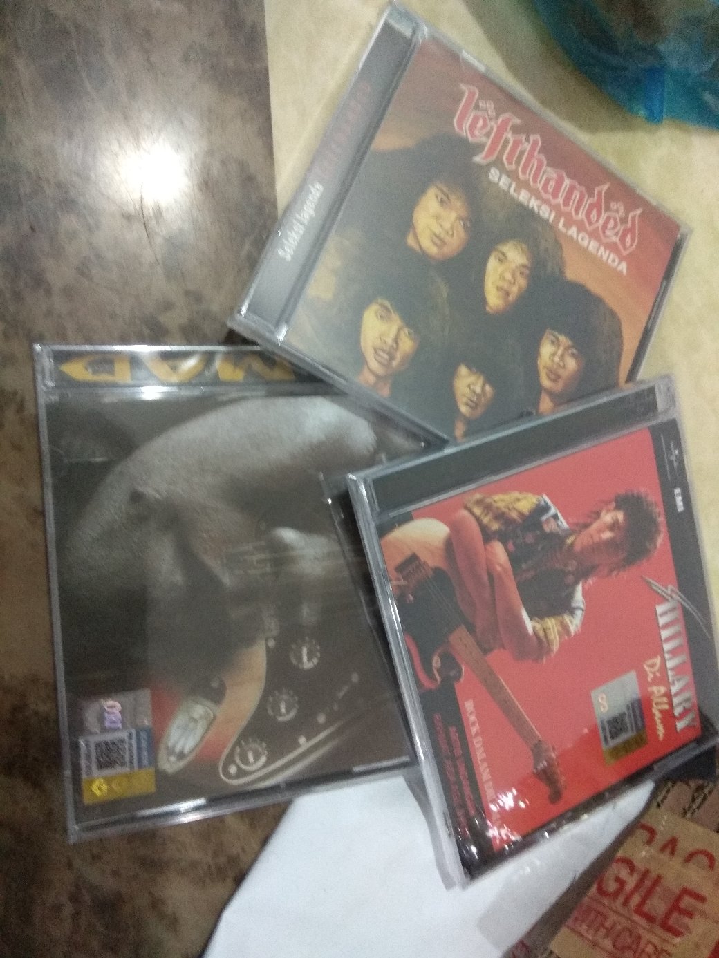 Lefthanded Seleksi Lagenda Malay Rock Band Cd Lagu Rock Melayu Original New And Sealed Shopee Malaysia