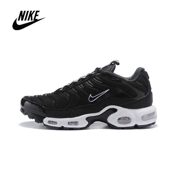 nike air max plus men's black and white