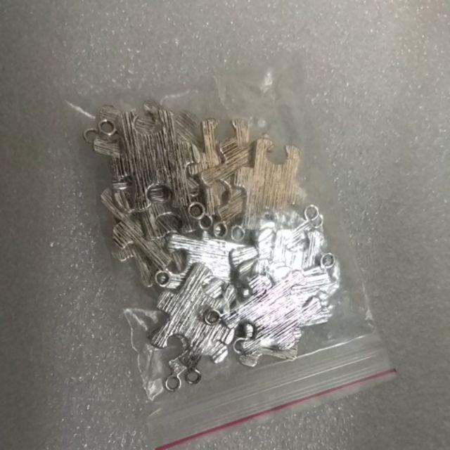 20PCs NEW Silver Tone Puzzle Jigsaw Charm Pendants 23x17mm 7//8/"x5//8/"