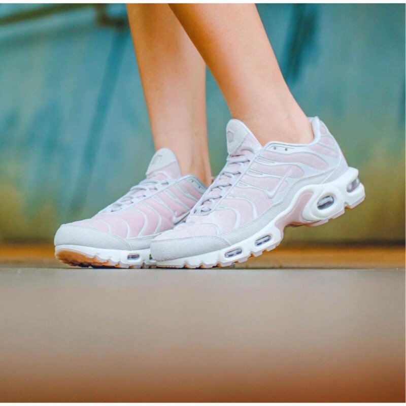 light pink air max plus