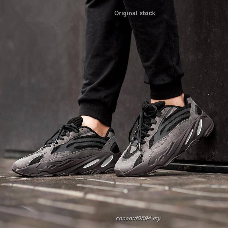 yeezy boost 700 v2 black