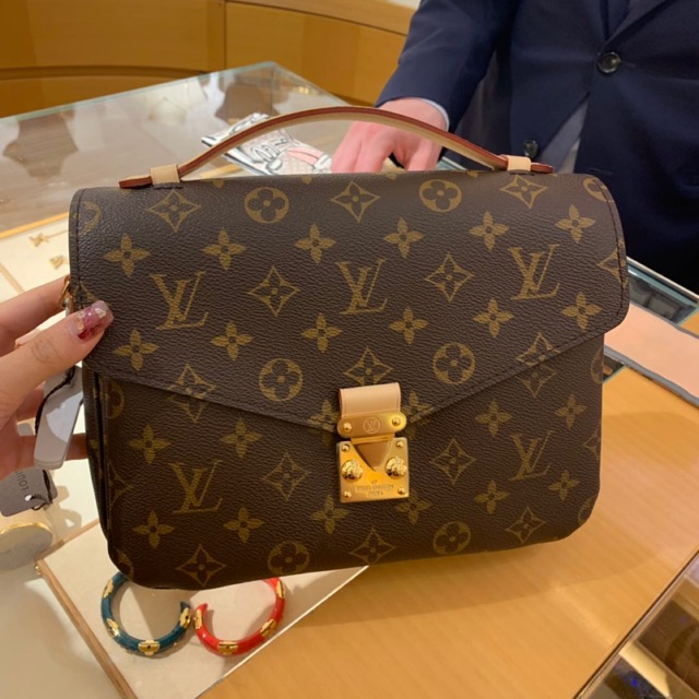 lv metis monogram