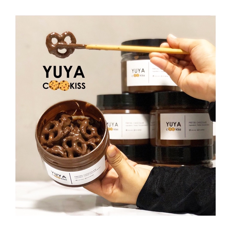 [READY STOCK] YUYA COOKISS PRETZEL CHOCOLATE MELELEH YANG PENTING LAZAT