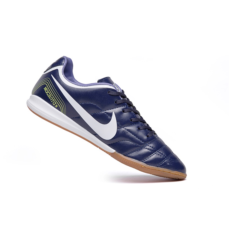 nike futsal trainers