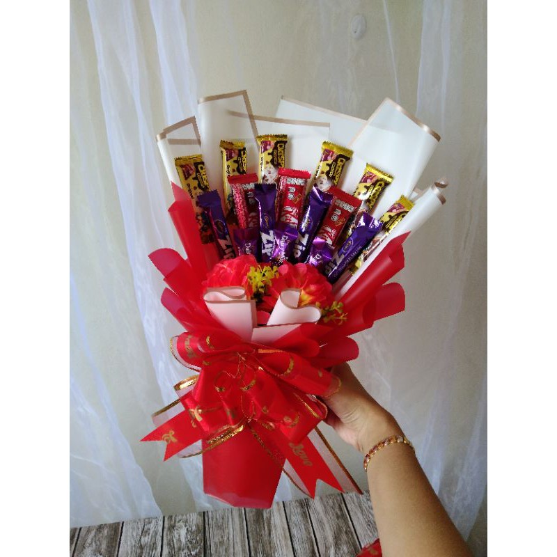 Bouquet cokelat Red & white | Shopee Malaysia