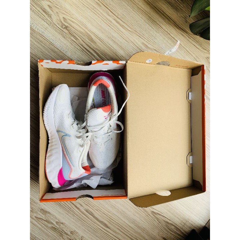 nike renew run platinum pink blast