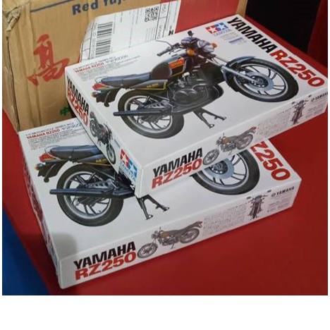 yamaha rd 350 diecast model