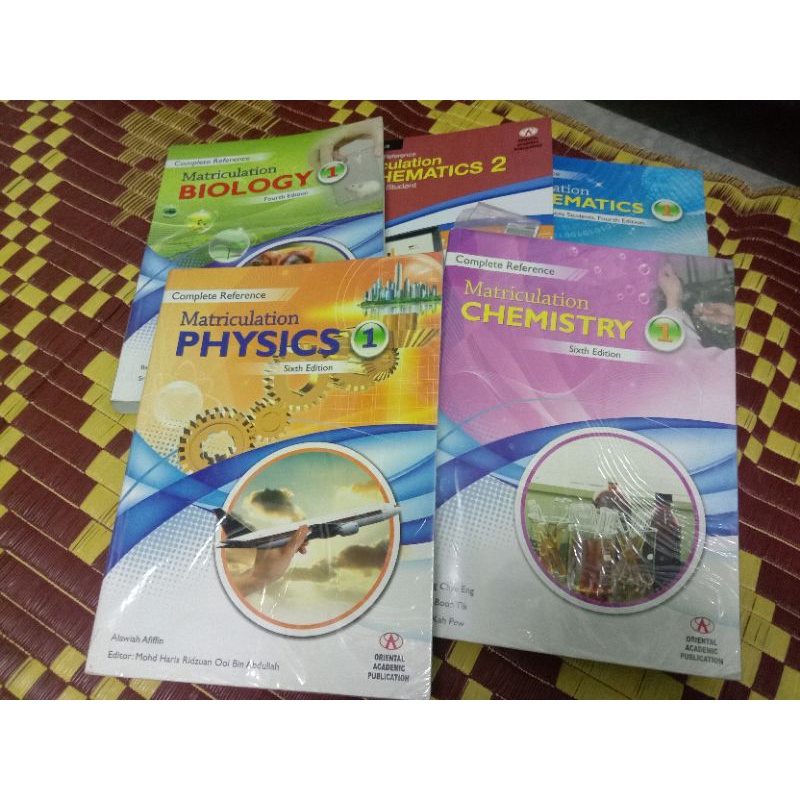 (Used) Oriental Academic Publication Book Reference/Matriculation Biology, chemistry, physics and mathematics