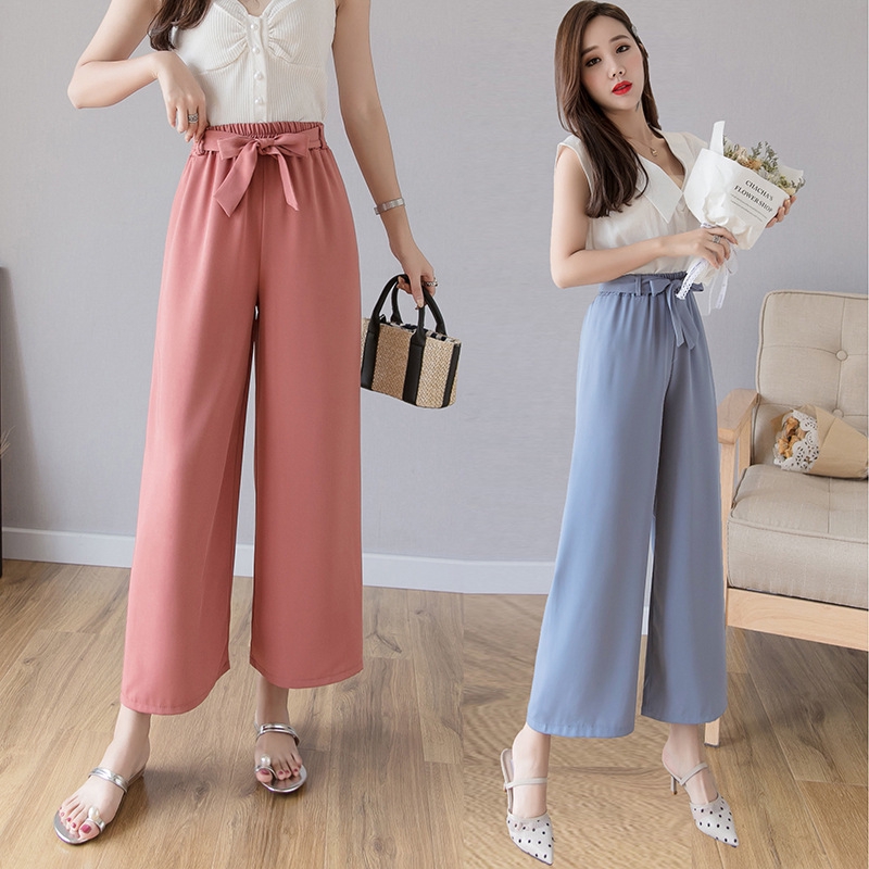 retro outfit for female pants