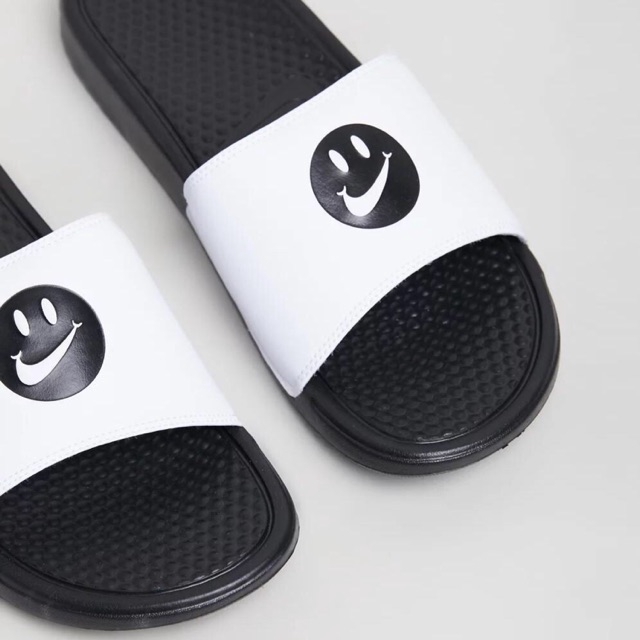 nike benassi jdi smiley