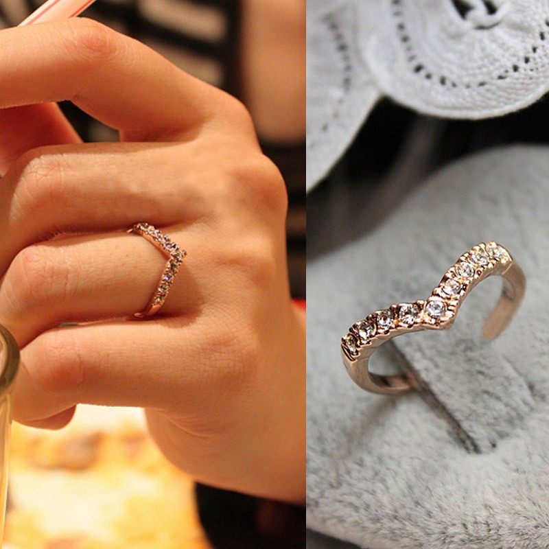 Hantar Hari Ini)Diamond-Encrusted Pinkie Finger Ring / Korean Beautiful  Jewelry / Unique V-Shaped Design Section Ring | Shopee Malaysia