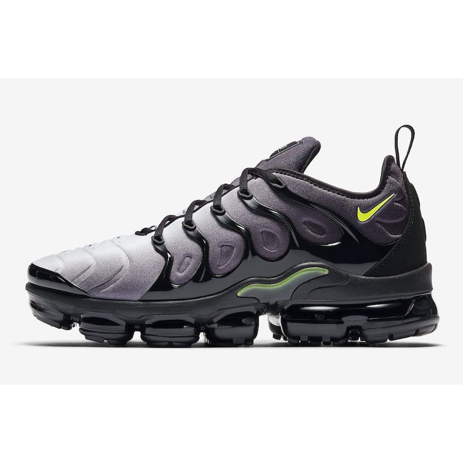 nike vapormax plus black and green