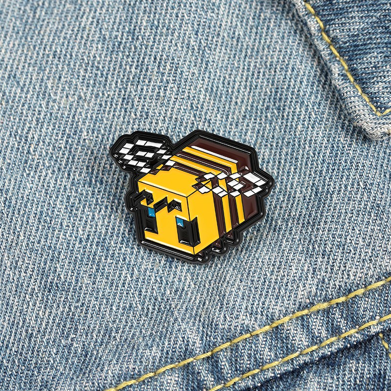 Cute Cube Bee Enamel Pin Cartoon Animal Game Badge Brooch Lapel Pin Custom Silver Fashion Fashion Jewelry Holiday Gifts for Friends