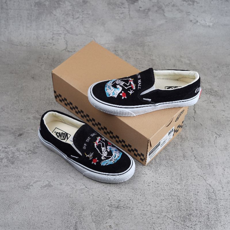 vans slip on skeleton