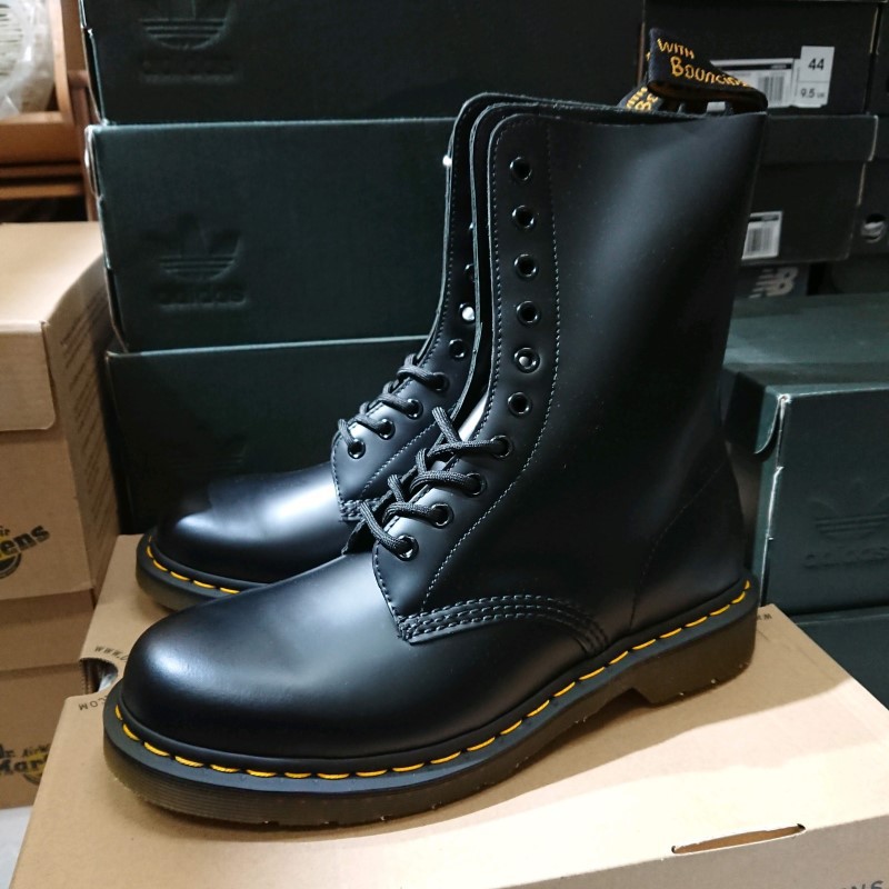 10 hole doc martens