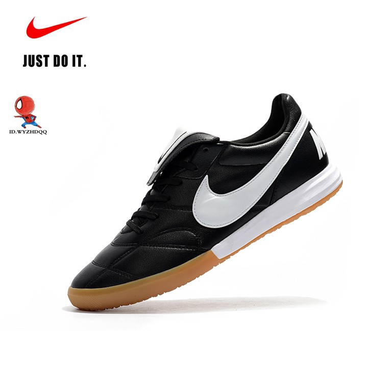 nike flat sole football shoes