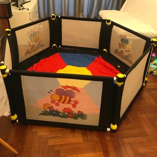 vee bee hexagon playpen