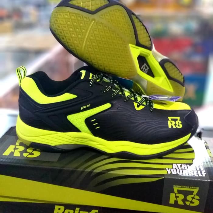 rs badminton shoes
