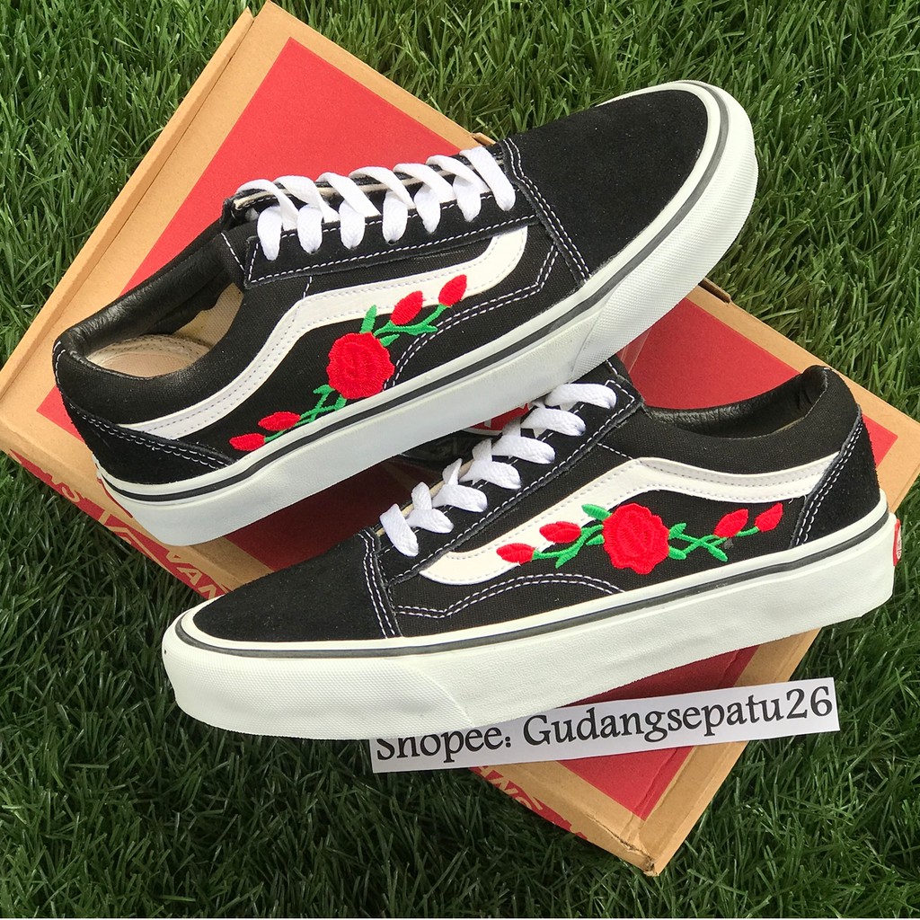 Vans old skool black with red roses Vans Rose Prices And Promotions Men Shoes Jul 2021 Shopee Malaysia