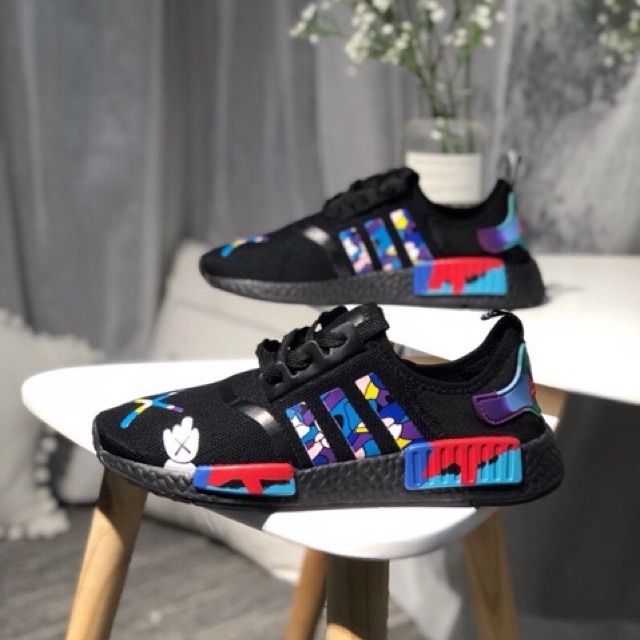 adidas nmd r1 x kaws