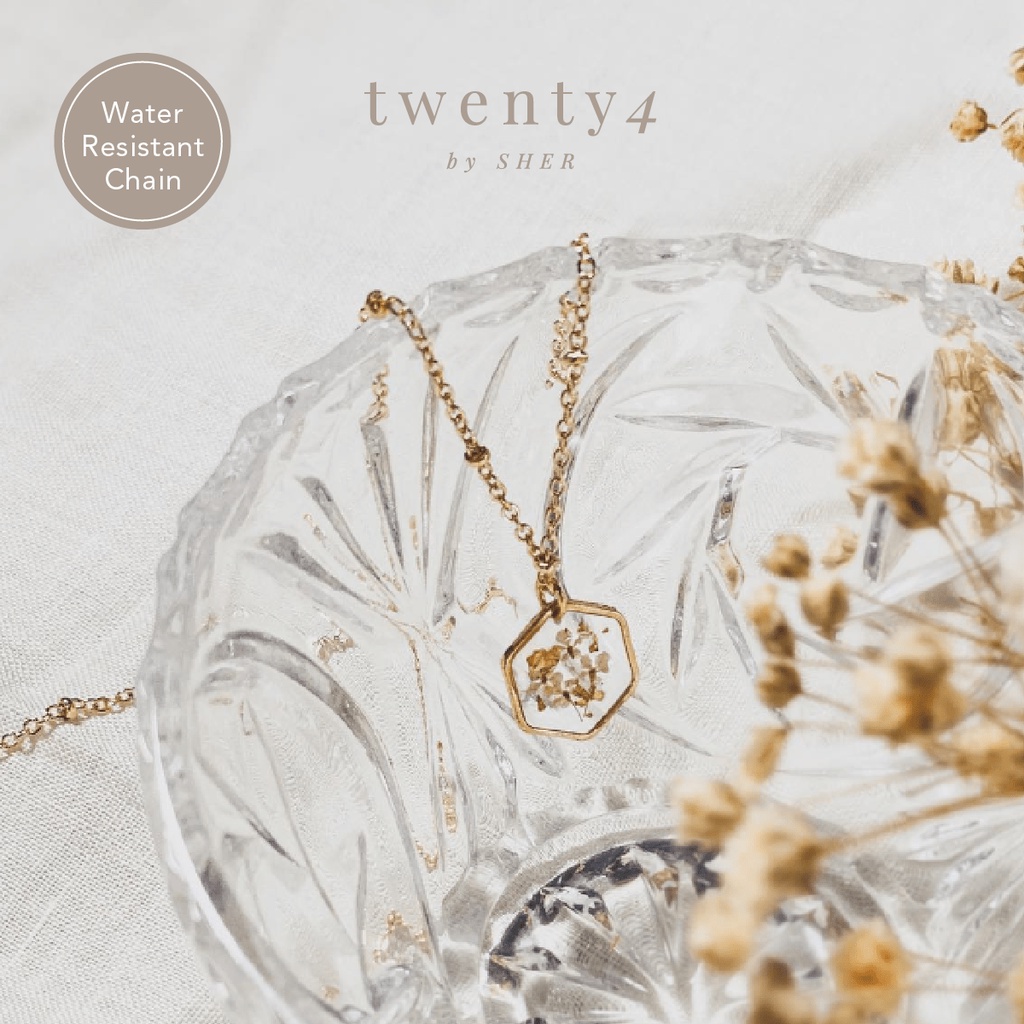 [NO INITIAL] Handmade Resin Necklace Made With Preserved Flowers