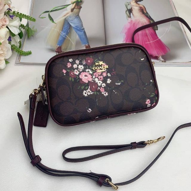 harga sling bag coach