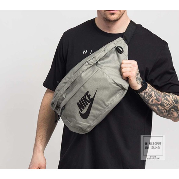 nike chest pouch
