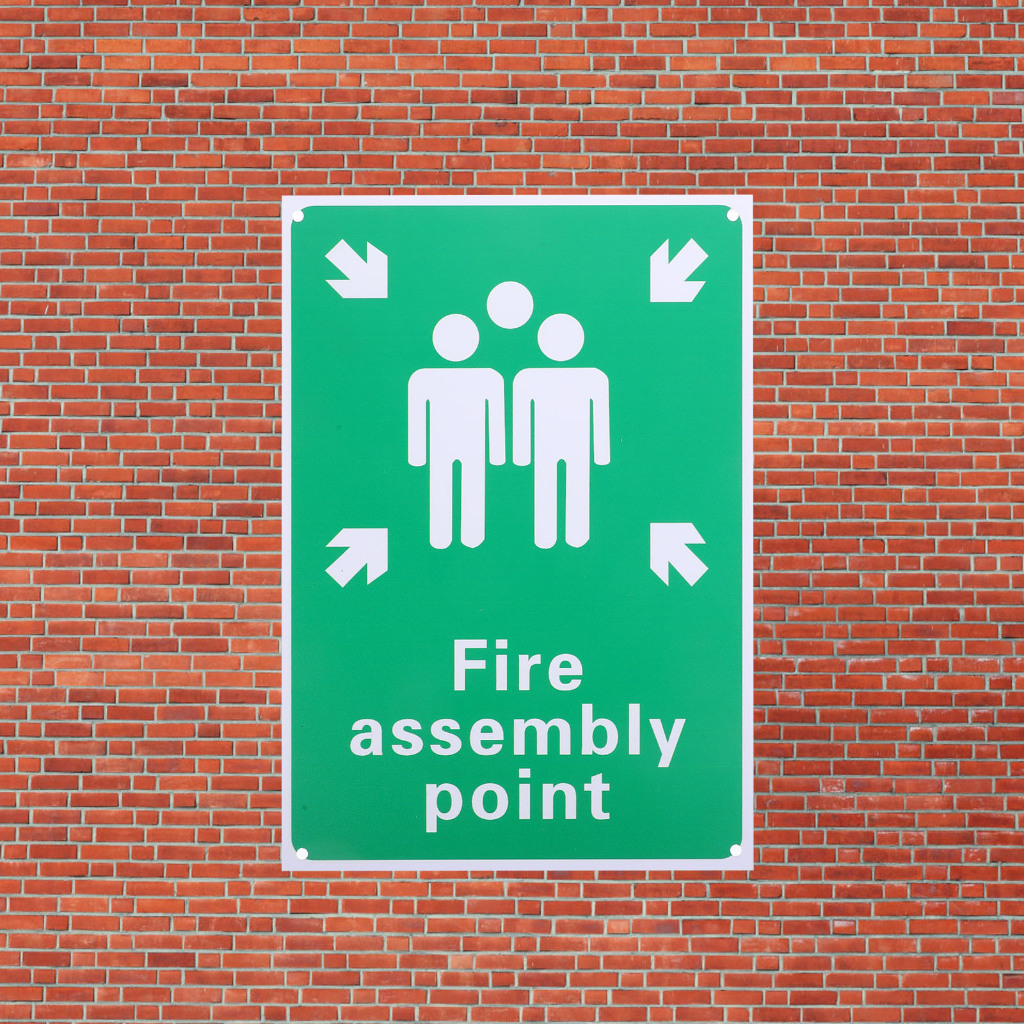 Fire Assembly Point Remind Plaque Rally Sign Business Warning Stickers Emergency Safety Metal Signs Outdoor Aluminum Operational Office zhiymais