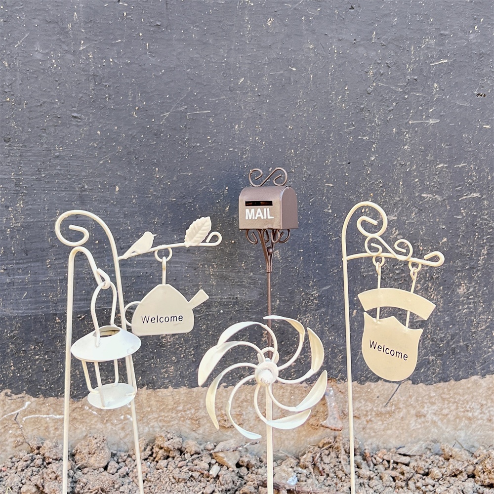 Miniature Metal Garden Lantern Stakes Outdoor Fairy Garden Plant Stake Rustic Yard Decor Miniature Mailbox Stakes Welcome Garden Stakes