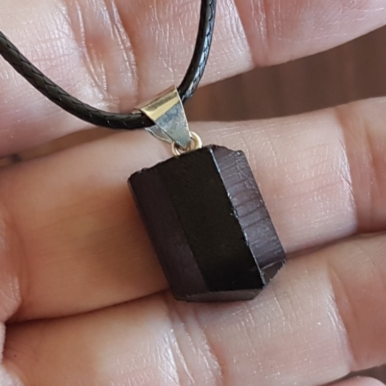 Black Tourmaline Raw Stone Pendant Natural Crystal Necklace Energy Stone Fashion Jewelry Crystal Gift