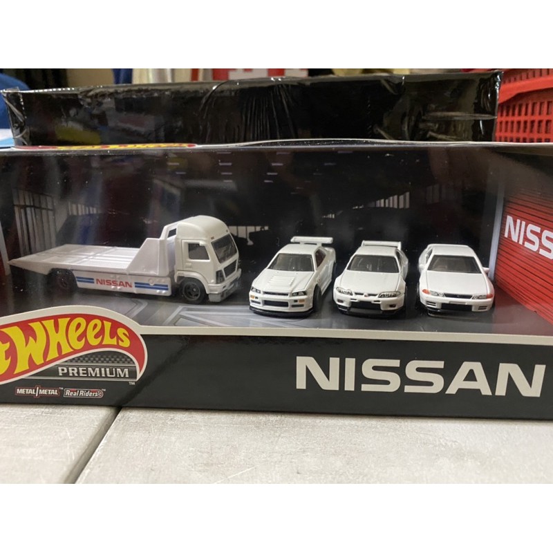 hot wheels premium nissan garage set