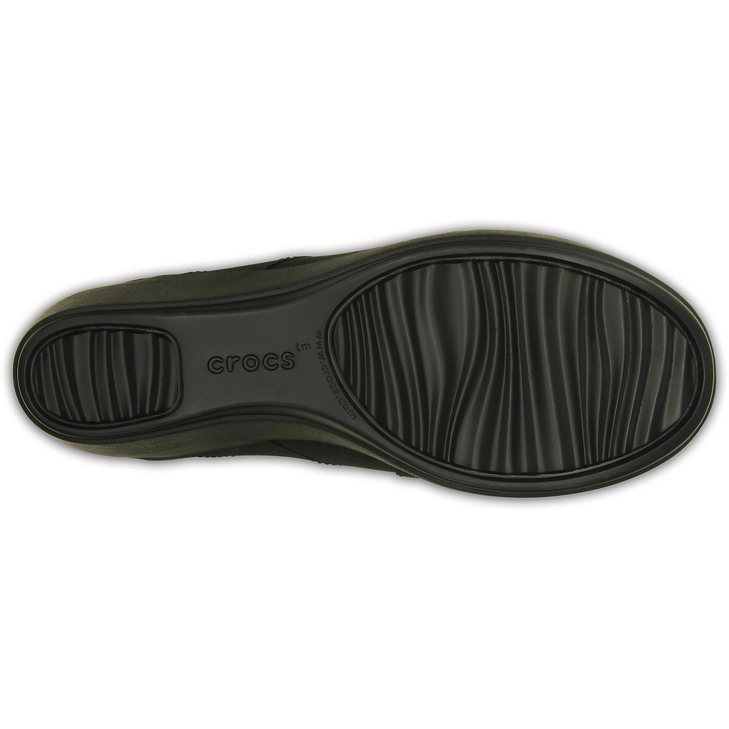 crocs women's busy day stretch asymmetrical wedge